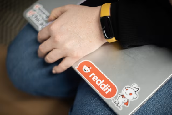 AI重塑营销搜索格局之际	，Reddit竭力维持自身本色